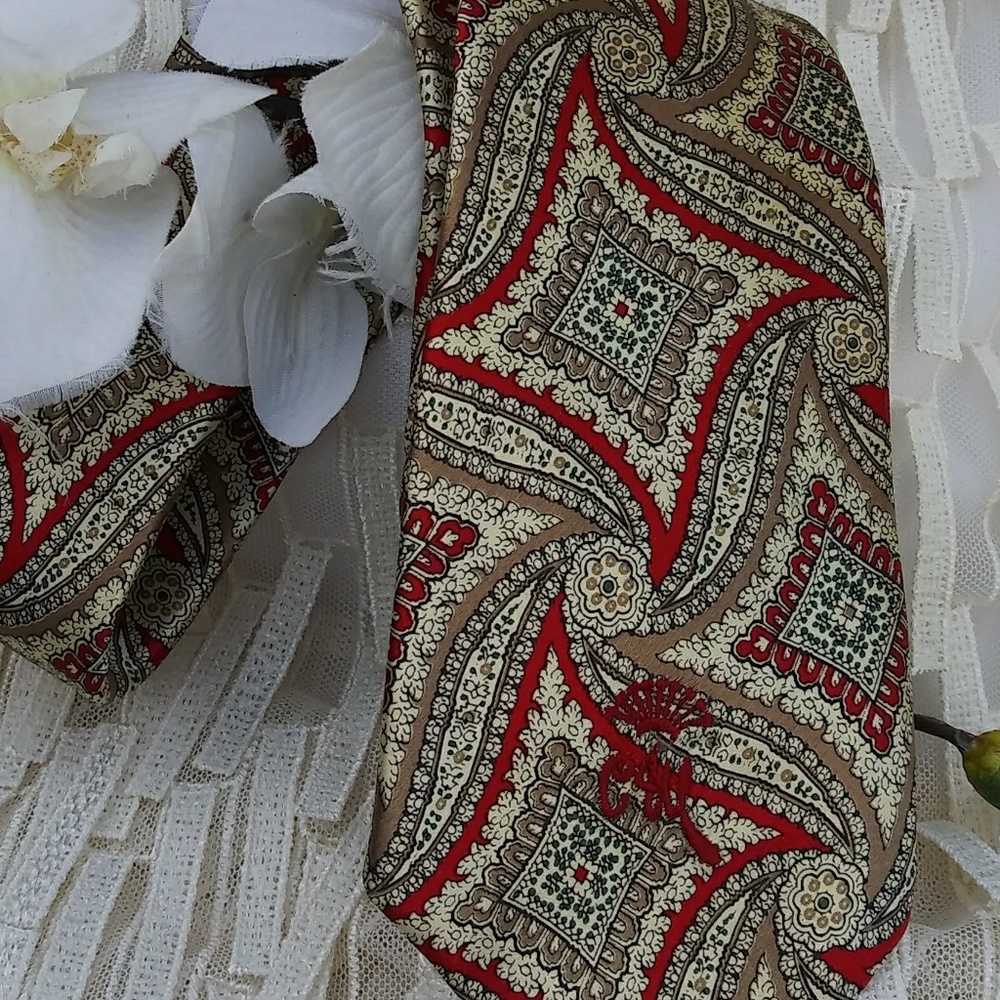Countess Mara Tie - Picture 4 of 4